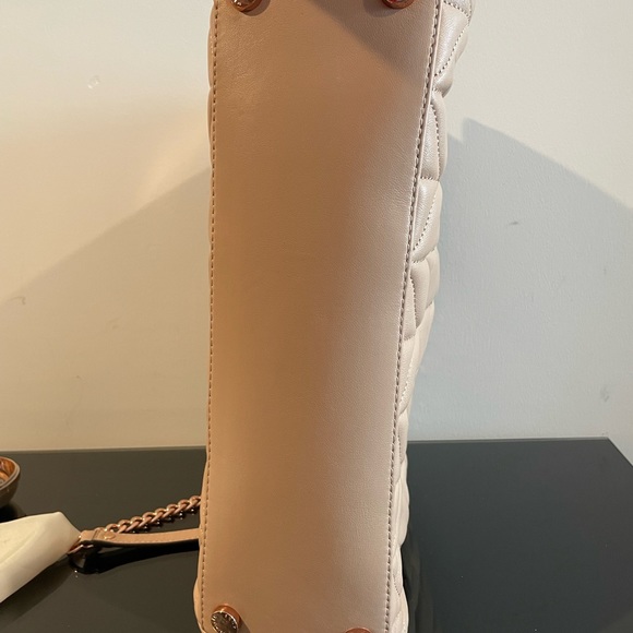 Michael Kors Peyton Quilted purse - Picture 5 of 13